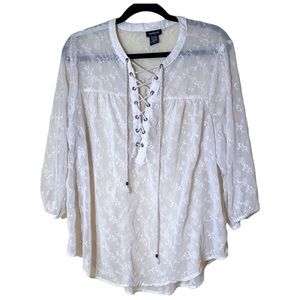 Torrid Shear Antique White Blouse with embroidered Flower Design Size 0 Boho